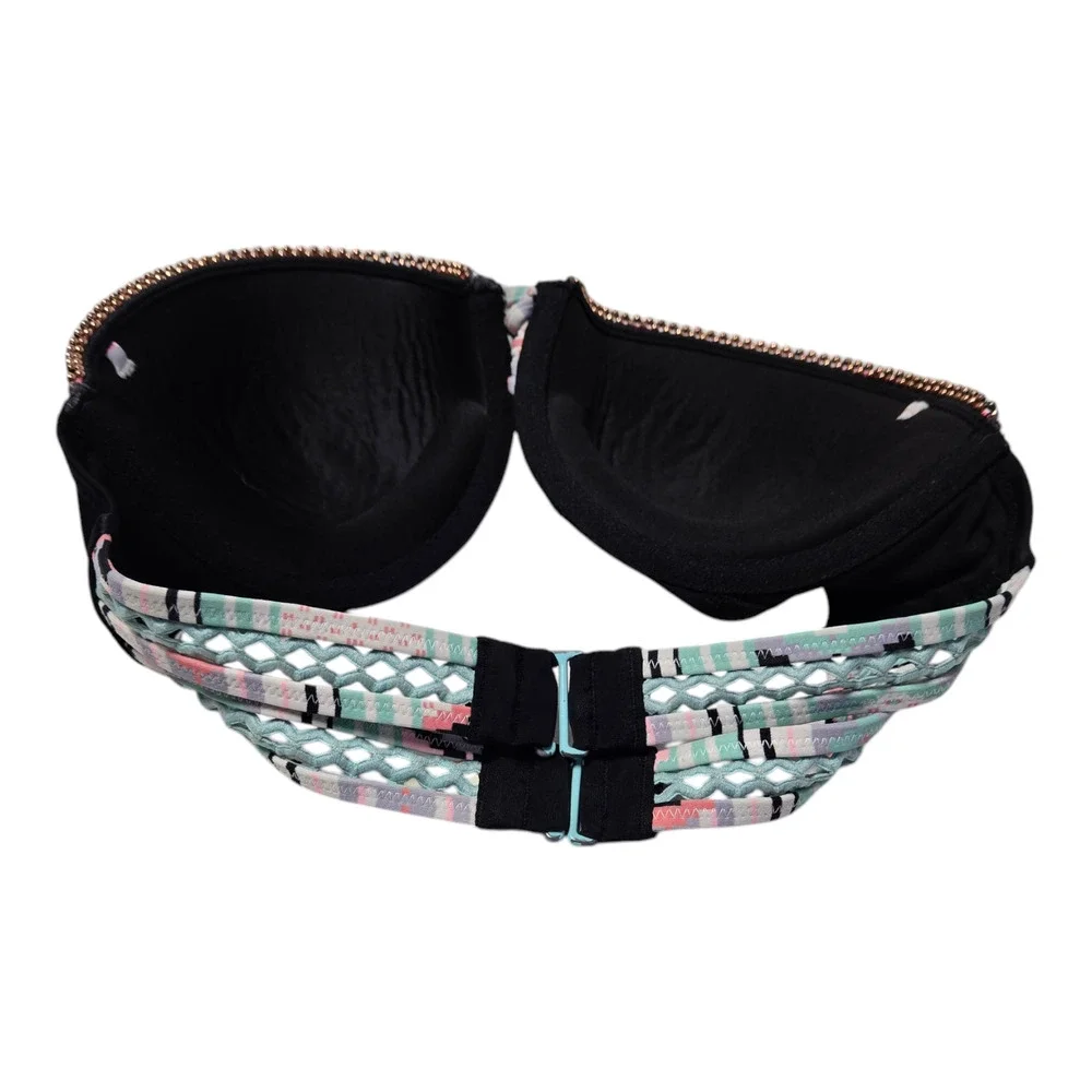 Victoria's Secret Bra 32C Black with festive Trim 80% Polyester 20% Elastane